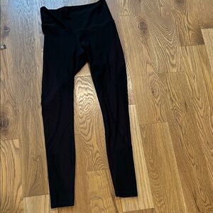 Lululemon// black leggings with purple design, size 8